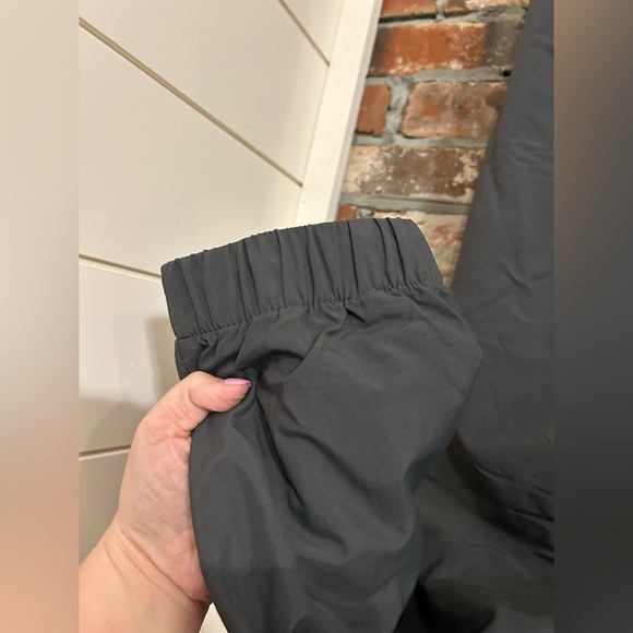 Gap Fit Crinkle Nylon Jogger Size M - Picture 11 of 13